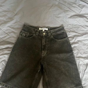 Polar skate co Big boy shorts - Säljer mina Big boy shorts då jag behöver pengar. I nyskick och endast använda 1-2 gånger.