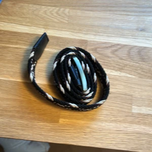 Flätat bälte - Säljer detta bälte kontakta mig gärna vid någon fråga om varan.