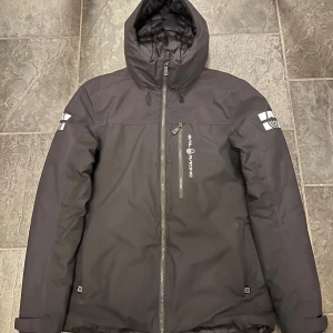 Sail racing jacka  - Sail racing jacka i fint använt skick  Storlek s Ny pris ca 2800