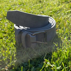 Grisch bälte  - Säljer mitt feta bälte för ett bra pris mitt pris är 99 hör av er om det är något ni undrar den är helt ny