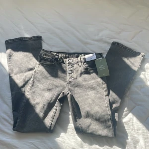 H&M jeans 🩷 - Säljer nu dessa asssss snygga helt nya H&M jeansen🩷🩷
