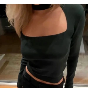 zara topp - säljer min älskade zara topp för att den inte kommer till användning 😭😭bra skick 💕