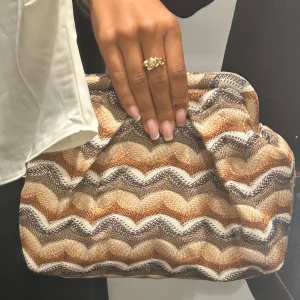 Beck Södergaard clutch - så så snygg perfekt till hösten  🍂🎀🛍️🤗🤗