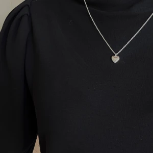 Silver halsband med hjärta  - Jättefint silverhalsband med ett hjärta 