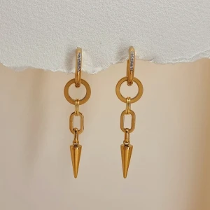 Handgjorda örhängen - Handgjorda örhängen●Följ :@ekjewelryofficial🤲 ● 💎Material- 100% rostfritt stål ●Örhängeskrokar -rostfritt stål . Nickel fri. Längd -5,5cm. Vattentåliga, ändrar inte färgen! 