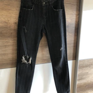 Svarta jeans  - Vill ni ha information skriv till mig 