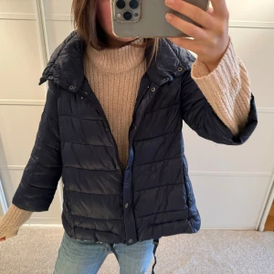 Trekvartsärmad jacka - Liknande herno jacka k super bra skick❣️ köp gärna genom köp nu💞