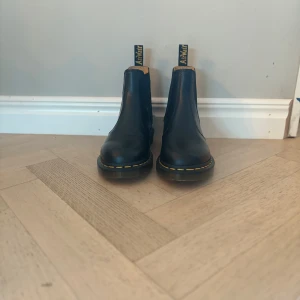 Dam skor Dr martens - Säljer ett par dr martens som är i 10/10 skick. Aldrig använda ny pris är 2000kr