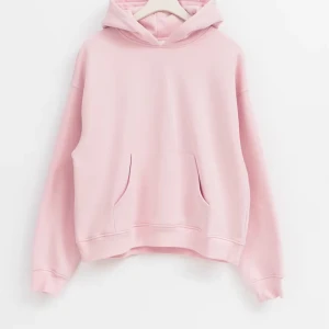 rosa gina hoodie  - Jag säljer denna jätte fina och gosiga hoodie från gina tricot i ljus rosa. Den är perfekt nu till hösten, tänk att slänga på sig den här till en bra serie med ett glas  oboy eller något annat gott. Nypris 359 kr🎀🎀