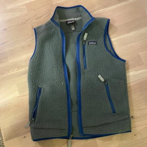 Patagonia väst - Säljer min patagonia väst utan defekter. Pris kan diskuteras.