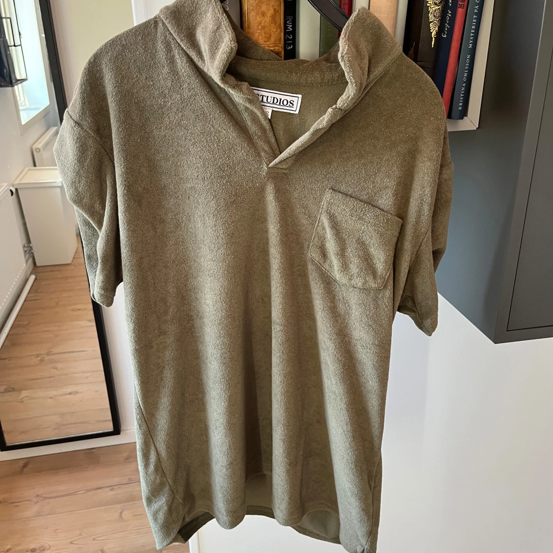 Olivgrön kortärmad tröja från Studios - 91