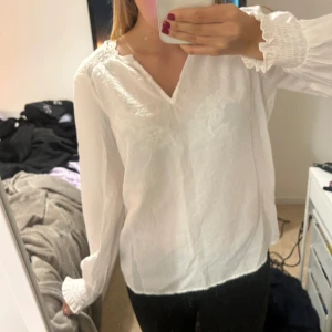 Blus  - Använd fåtal gånger! Använd köp nu 💞