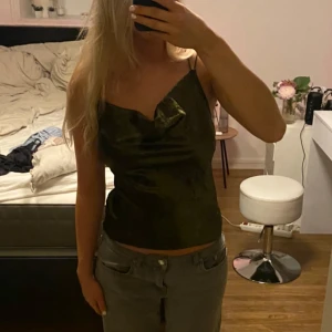 Satin/siden linen/topp - Nyskick 