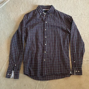 Rutig skjorta - Rutig skjorta i storlek M från Hansen & Jacob i Bra skick.