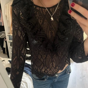 Zara topp - Spets topp från Zara💕💕 Storlek M men sitter som S
