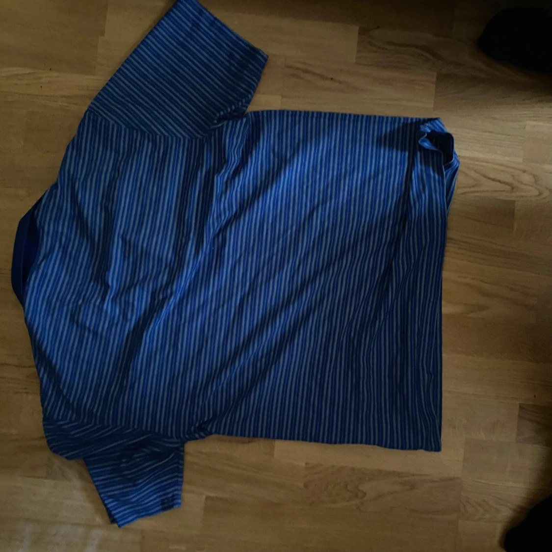 Blue striped Nike crew neck t shirts 