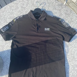 Armani piké  - Äkta Armani piké  Säljer för jag inte använder den Topp skick Pris kan diskuteras!