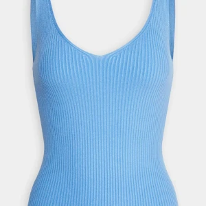 Blå stickat linne - Säljer min blå stickade linne från Vera Moda, aldrig använd, prislappen sitter på och den är så skön