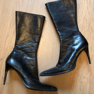 Stövlar med klack - Stövlar med smal klack, snygga inför hösten💚