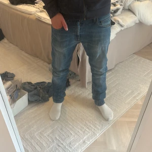 Jeans  - Ett par feta Tiger of Sweden jeans. Skick 9/10 model cirka 1,82 
