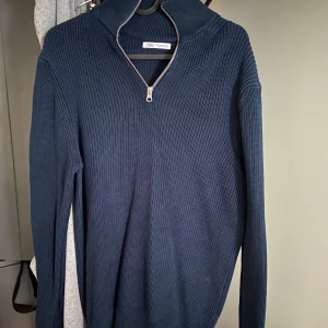 Stickad halv zip - 10/10 knappt använd