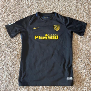 Atletico Madrid bortaställ 16/17 - Atletico Madrids bortaställ från säsongen 16/17, griezmann #7 på ryggen 🔥 storlek: 158-170 cm