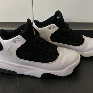 Nike Air Jordan  - Nike Air Jordan Max Aura  Storlek 40 Använt i gott skick   Hämtas upp i Bandhagen 