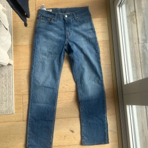 Levis jeans - Hej! Säljer ett par fina Levis 511 jeans i storlek 30, 34. Hör av er om ni har frågor! 