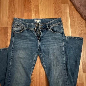 Gina jeans - Säljer dessa BOOTCUT jeans från Gina då de inte används! säljer billiga för att jag rensar min garderob och vill bli av med! kan även gå med lite i pris vid snabbt köp🥰