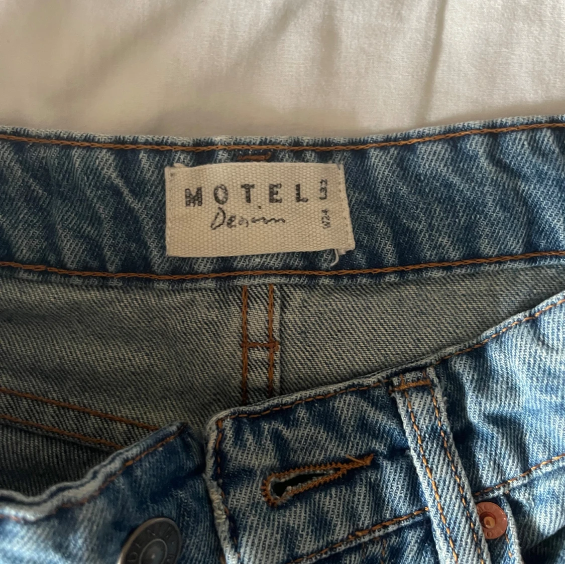 Baggy low waiste jeans från Motel - 91