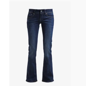 G-star Midge jeans  - Så snygga jeans från G-star i storlek 26/30. Sparsamt använda och i nyskick! I modellen midge mid bootcut. Nypris 1445🤍