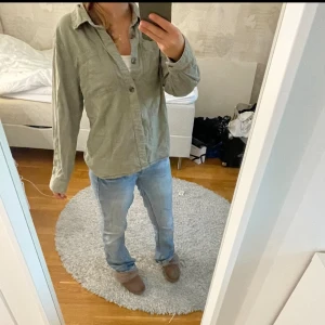 Jättefin jacka - Jättefin tunn jacka från Lindex. Storlek 152 men passar mig som är 160 och vanligtvis har xs/s