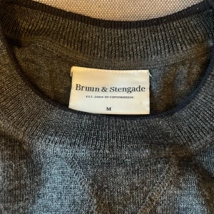 Bruun & Stengade pullover - Använd men i bra skick, 50 procent merino ull.
