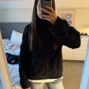 Stickad polo - Stickad polo tröja från bikbok. Storlek S.