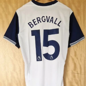 Tottenham tröja - Lucas bervall på ryggen  24/25 kitet  Aldrig använt  