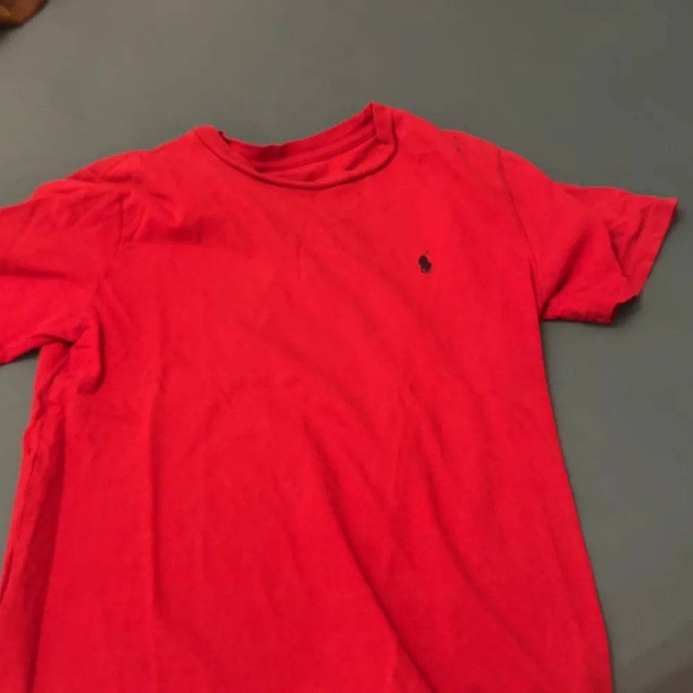 Ralph lauren t shirt  Storlek XS 5/10 skick Använd. T-shirts.