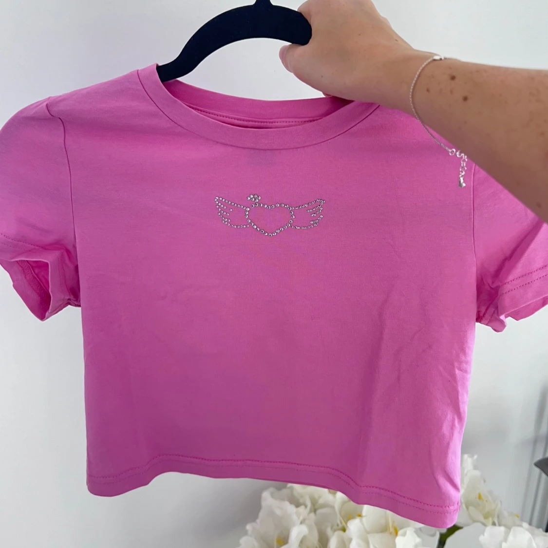 Rosa croppad t-shirt med strass