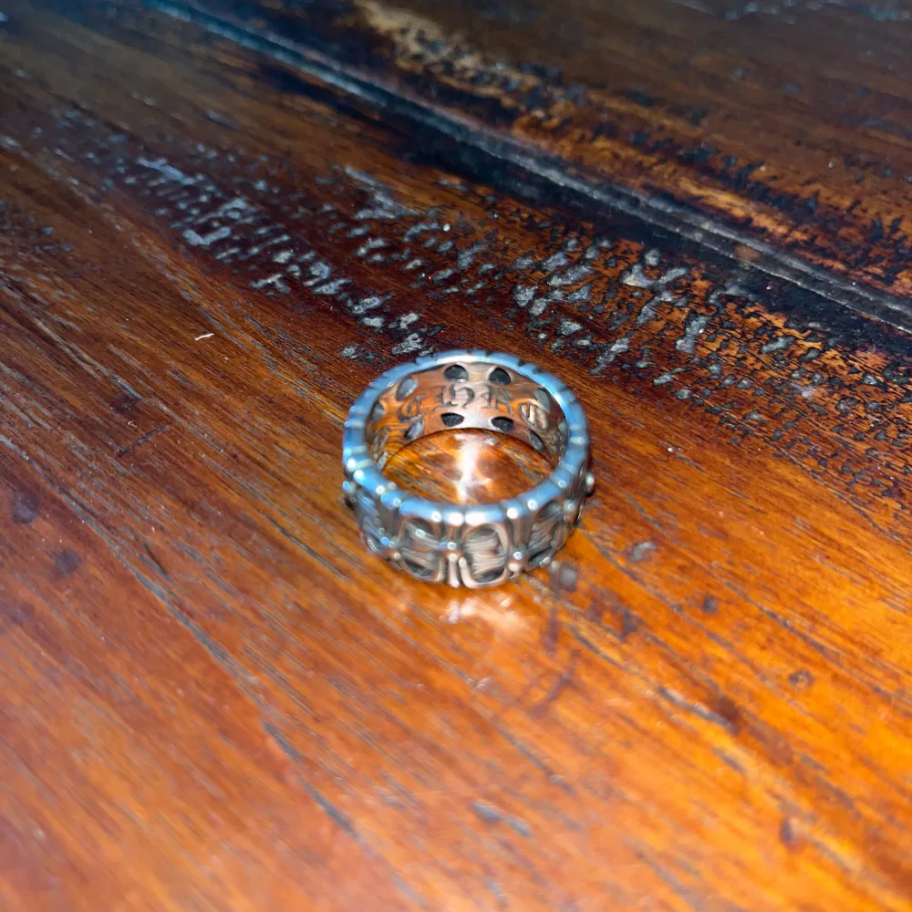 Ring i storlek 10. Aldrig använd. Okänt märke. Står chrome hearts på insidan.. Accessoarer.