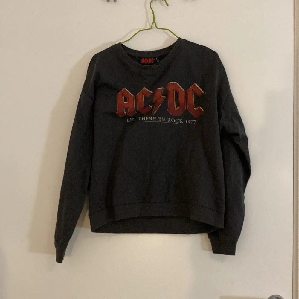 ACDC tröja som är från deras äkta hemsida. Hoodies.