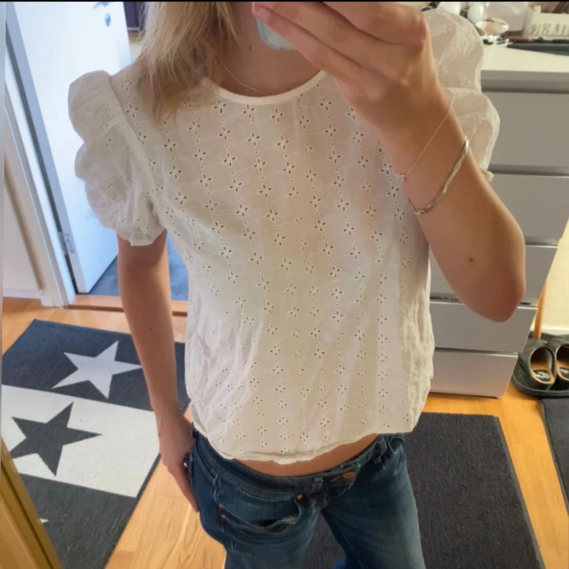 Vit blus med puffärmar - 90