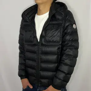 Tjena! Säljer nu denna extremt snygga jackan ”Valence Giubbotto” som är ifrån Moncler  • Skick 9/10 • Storlek M passar M/S• Modellen på bilden är 184 • Vårt pris : 5499kr • Hör gärna av er via pm vid frågor eller funderingar;