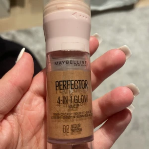 maybelline 4 in 1 glow - super fin färg och bra glow men använder inte längre färg 0.2