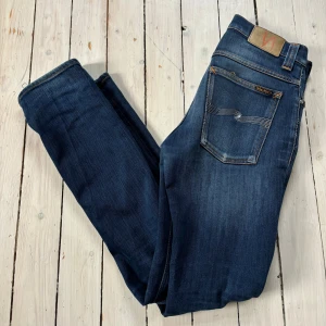 Nudie jeans - Hej, säljer nu mina snygga nudiejeans, skicket är 10/10 knappt andvända. Modellen heter grim Tim och storleken är 30/32. Hör av er vid frågor eller funderingar 
