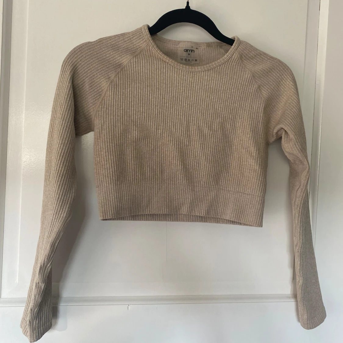Beige ribbad croppad tröja från Aim'n - 93