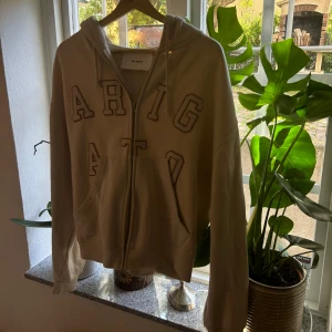 Axel Arigato tröja - En sparsamt använd Axel Arigato tröja