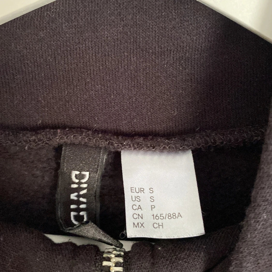 Svart croppad jacka med dragkedja - 91