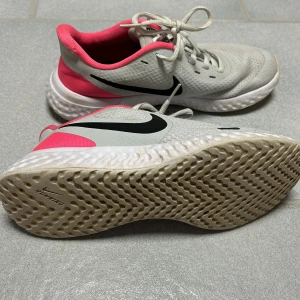 Nike skor 37.5 - Bra skick Nike sko