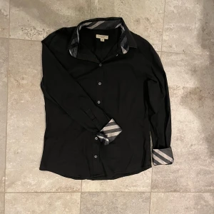 Burberry skjorta - Burberry skjorta | storlek xs | skick 7/10 | mitt pris 799 |