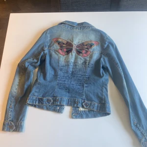 odd molly jeansjacka - I nyskick, välvårdad, djur finns i hemmet, kom privat för mer bilder om de inte är tillräckligt, Storlek xs💞 