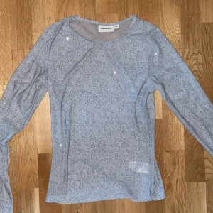 Tröja - En intimiismi lik tröja som är glittrig 
